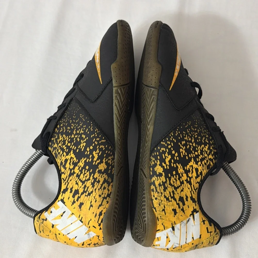Nike Bombax IC 826487 002 Indoor Soccer Shoes Black‎ Yellow Boys Youth Size 5Y